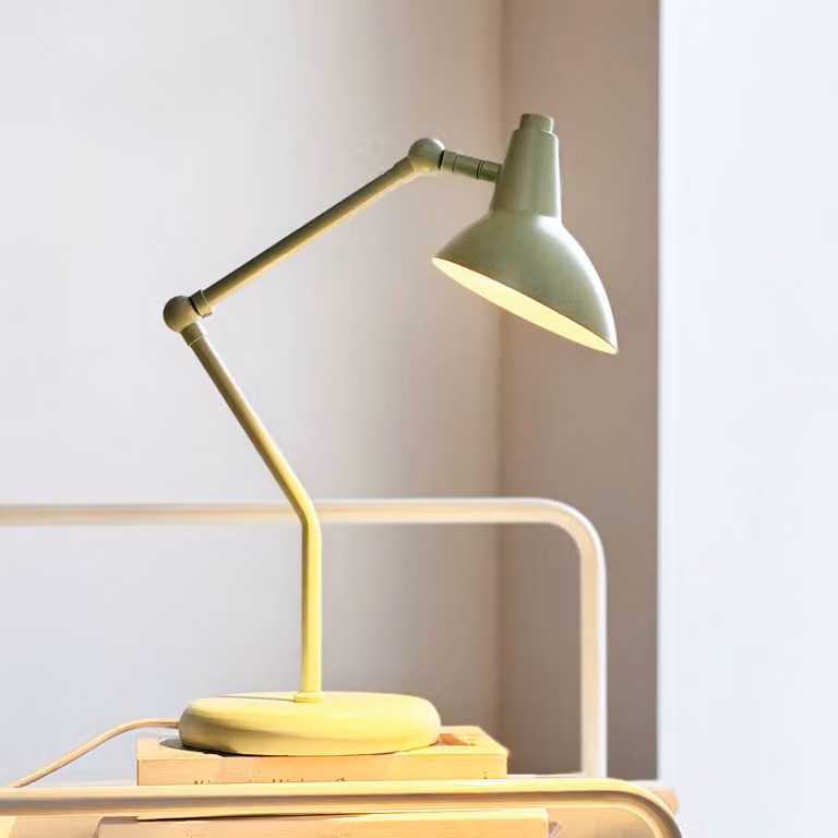 Dyberg Larsen Lampada da scrivania Vela, Verde, Soggiorno / Sala da pranzo, Metallo, Scandinavo, Lampada da tavolo