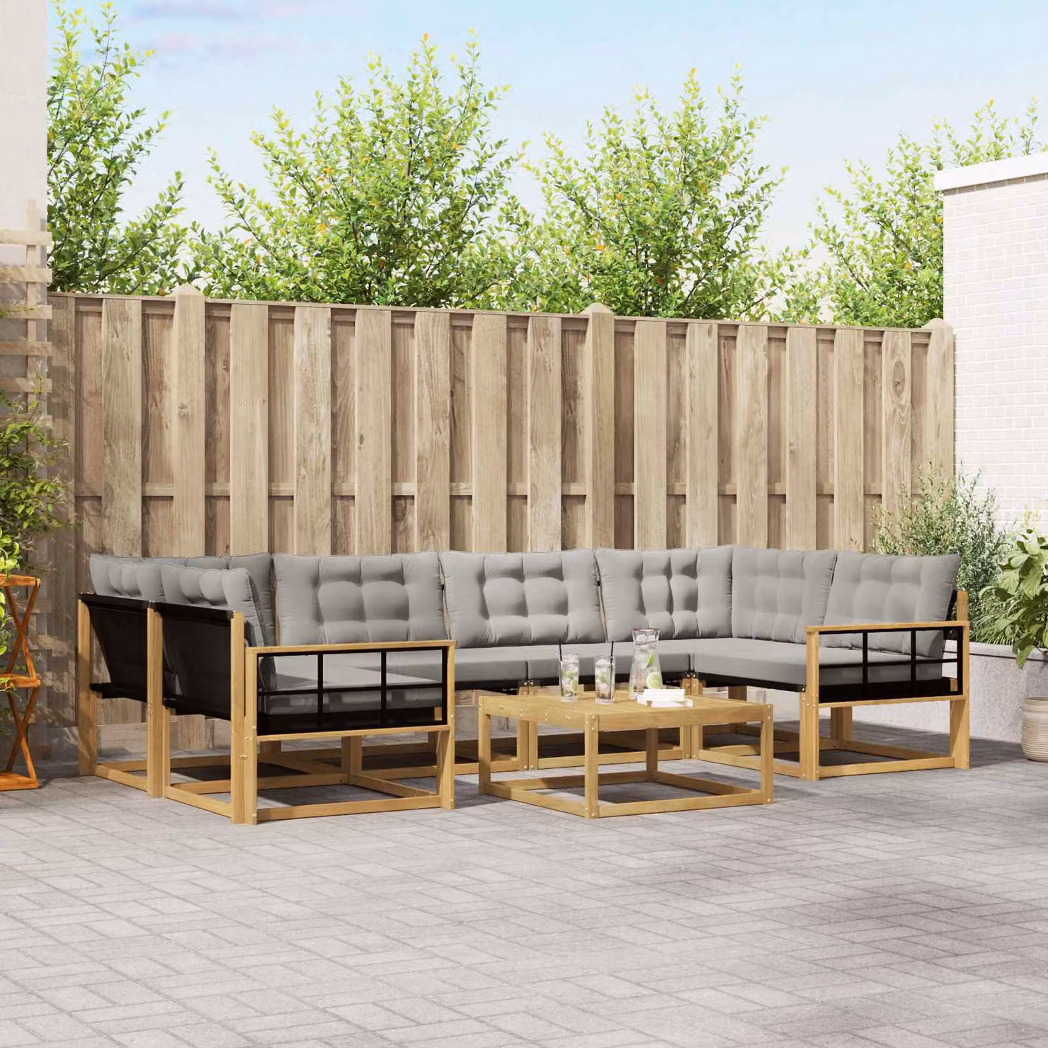 Set di divani da esterno vidaXL a forma di U composto da 7 pezzi in legno di acacia con cuscini, colore bianco e grigio chiaro