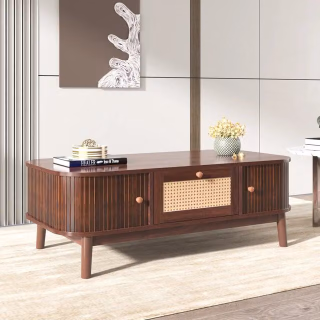 Tavolino basso OKWISH in rattan e legno massello marrone con cassetti e ante scorrevoli per soggiorno L: 110 cm, P: 55 cm, H: 38,5 cm
