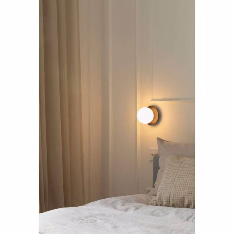 Nuura Aps Applique da parete di design Liila, dimmerabile, Nero, Bagno, Metallo, Scandinavo, Applique