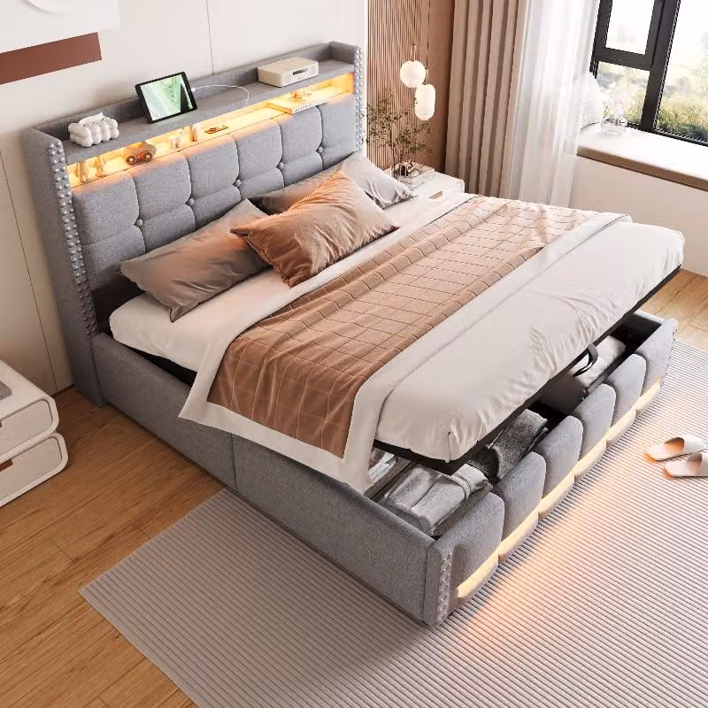 Letto imbottito 160x200 cm con illuminazione a LED, presa USB, testiera con vani portaoggetti e spazio contenitivo, cassettone sollevabile idraulico, rivestito in tessuto di lino color grigio chiaro