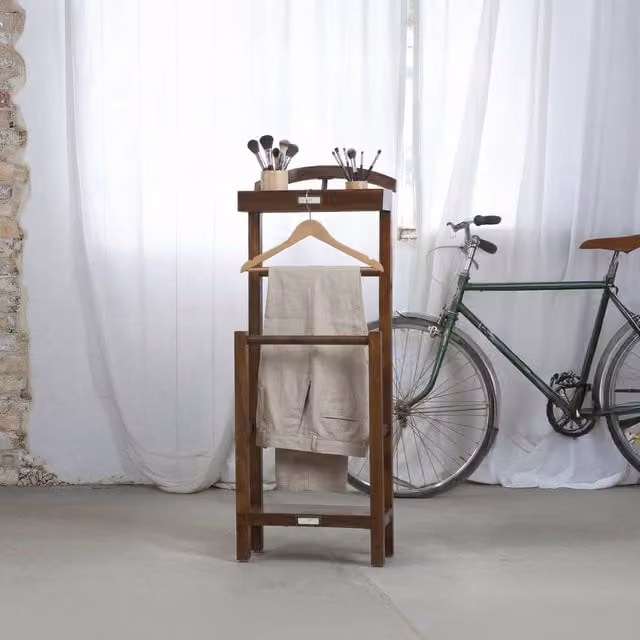 Comodino Banak in legno massello di mindi color marrone naturale per la tua camera da letto