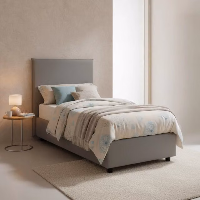 Letto singolo contenitore Acuila Talamo Italia con rivestimento in tessuto grigio e apertura laterale, adatto per materasso 80x190 cm
