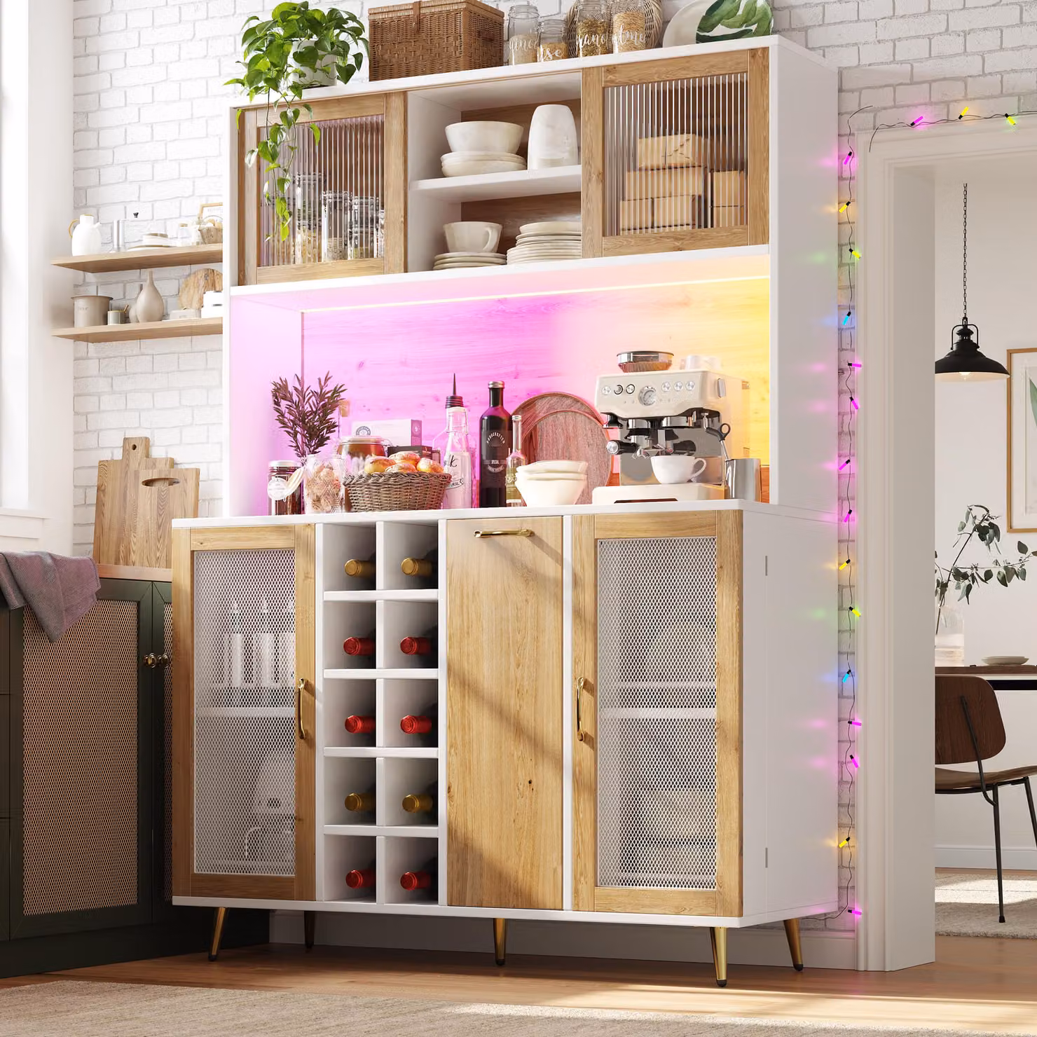 Mobile da cucina Flieks con illuminazione a LED, ripiano per il vino e ripiano per snack, mobile buffet a 5 ante con presa integrata, mobile laterale 120x40x170 cm, bianco