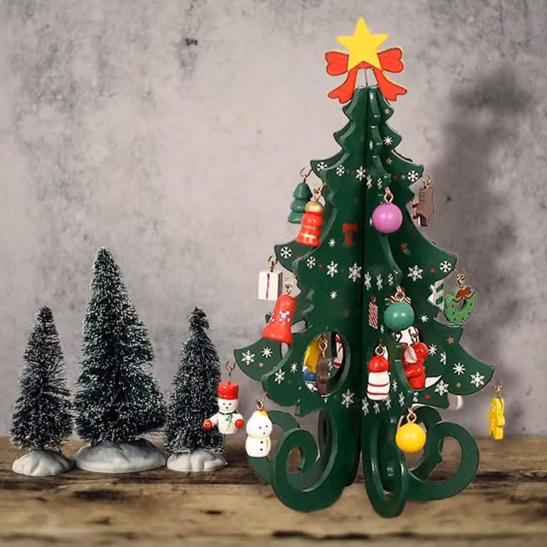 Calendario dell'Avvento in miniatura, albero di Natale in legno con 24 decorazioni, colore verde, dimensioni 19x11 cm