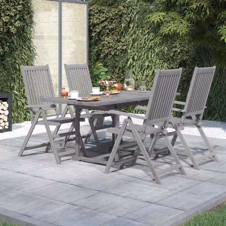 Set da pranzo per giardino vidaXL in legno di acacia grigio, composto da 5 pezzi con tavolo rettangolare pieghevole L: 120 cm, P: 75 cm, H: 80 cm e 4 sedie H: 50 cm
