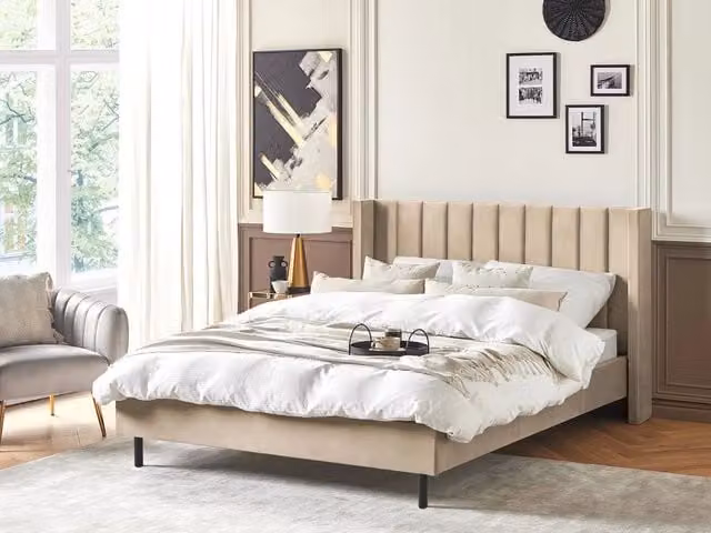 Letto matrimoniale Beliani in velluto beige con doghe in legno stile moderno L/P: 160 x 200 cm – 1