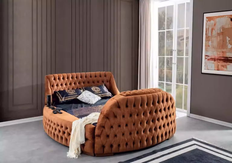 Chesterfield Bett Polster Design Luxus Betten Hotel Braun mit TV Fernseher Lift