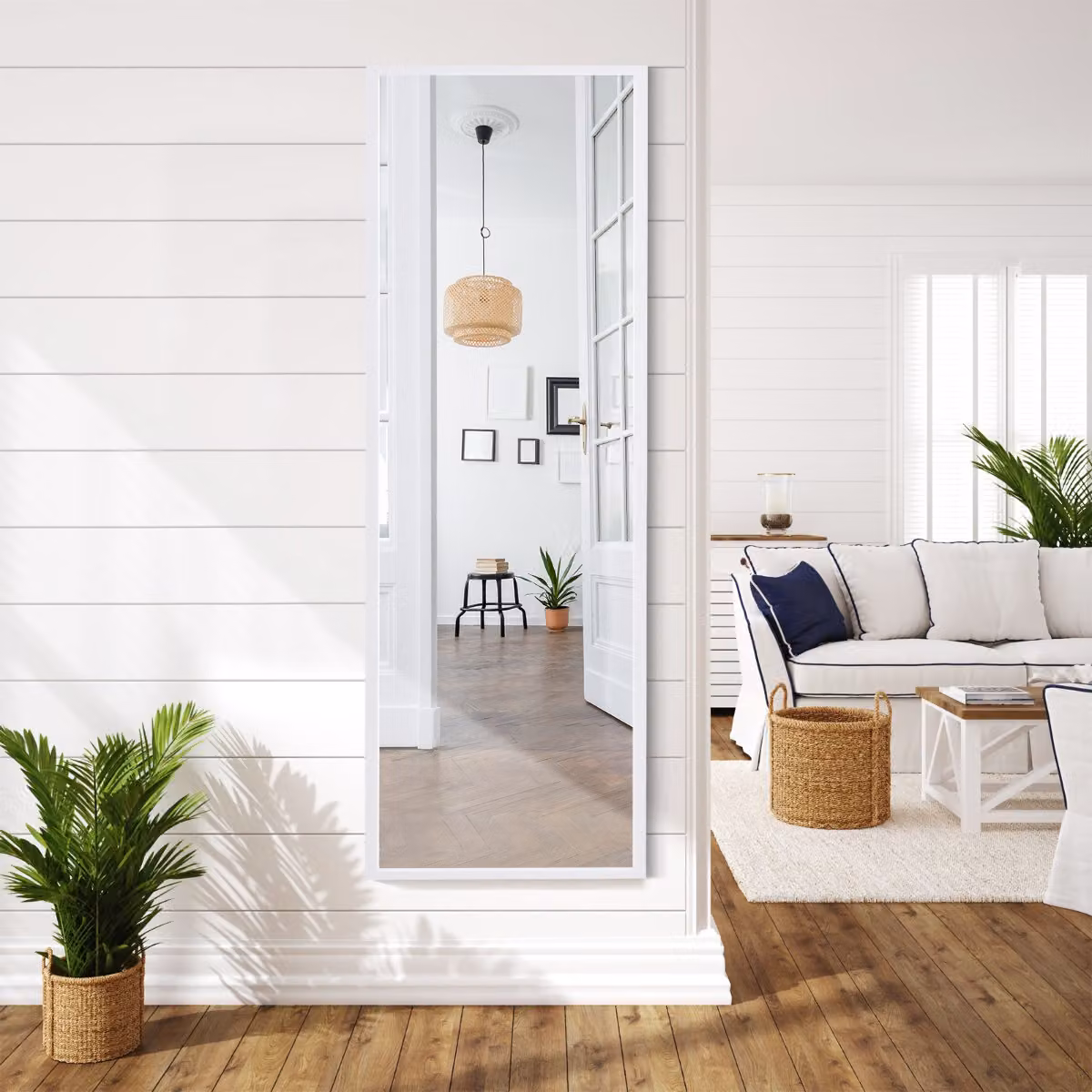 Specchio a figura intera Costway da appendere al muro o alla porta con struttura in ferro e ganci regolabili, Bianco
