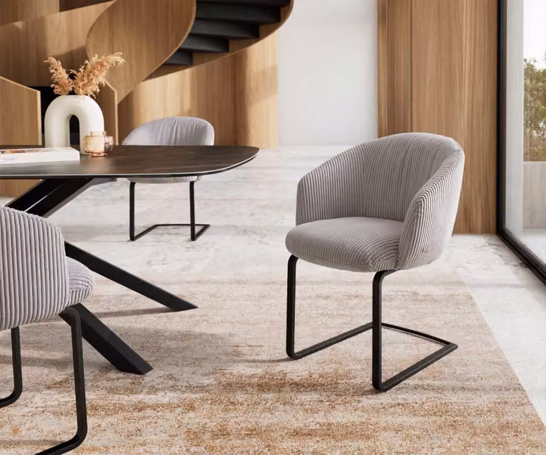 DELIFE Sedia girevole Caja-Flex con braccioli, colore argento-grigio. Sedia girevole a schienale basso, colore nero, con molle insacchettate