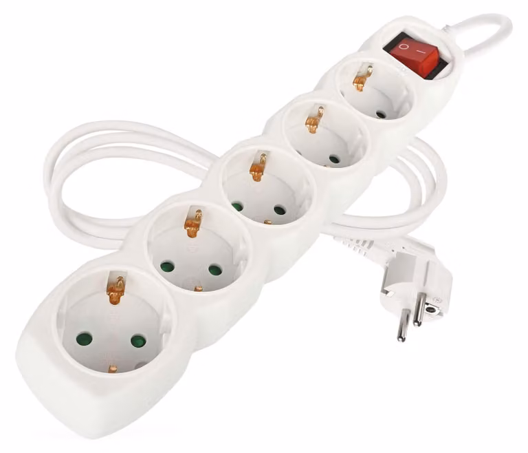 Presa EMOS a 5 vie con interruttore, 150 cm di cavo 1,5 mm, bianco, prese ruotate di 45°, Schuko con protezione tattile avanzata, per uso interno, P1521R