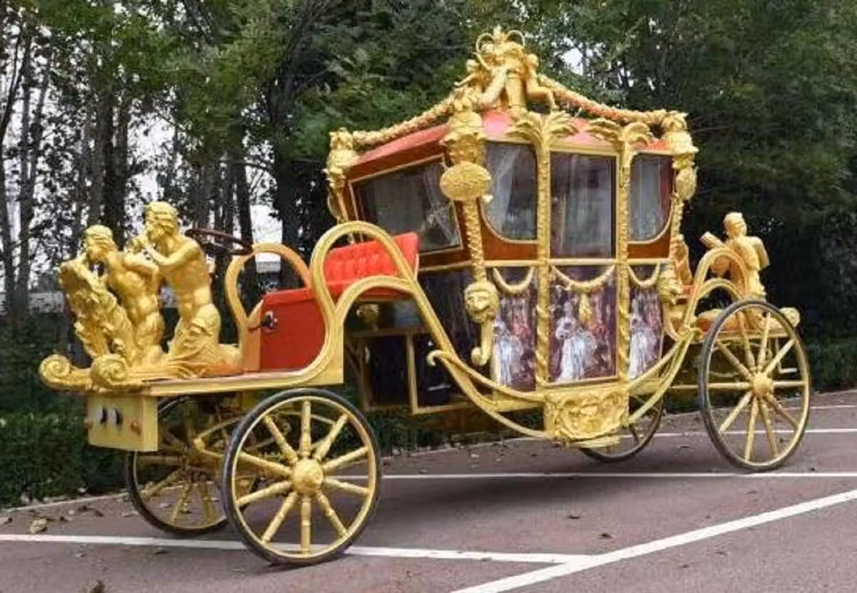 Casa Padrino Carrozza barocca trainata da cavalli rosso / multicolore / oro - Magnifica carrozza in stile barocco - Carrozza nuziale barocca - Carrozza reale barocca - Mobili barocchi - Nobile & Magnifico