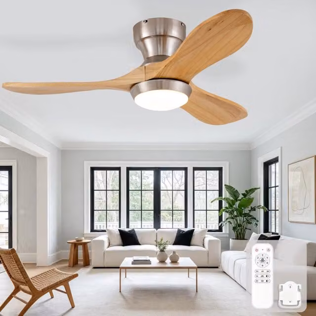 Ventilatore da soffitto Outsunny a profilo basso con 3 pale in legno color noce, motore DC reversibile a 6 velocità, marrone