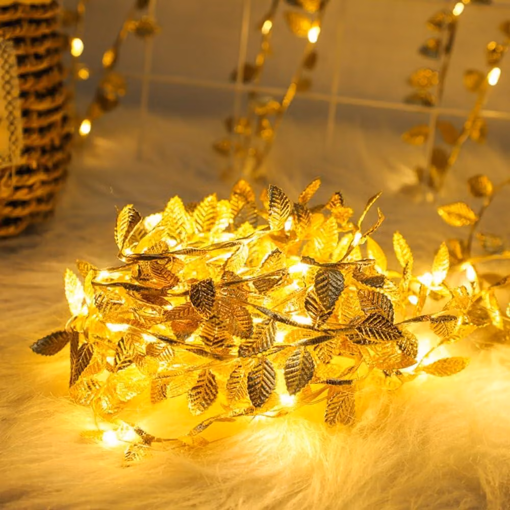 Catena luminosa da 5 metri, con foglia dorata, 50 micro-LED bianco caldo, alimentata a batteria