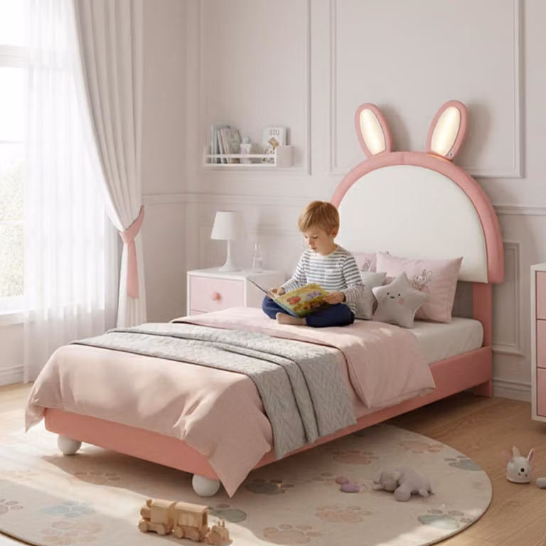 Letto imbottito Merax 90x200 cm con striscia luminosa a LED e protezione anticaduta, lettino singolo per bambini con testiera a forma di coniglio, base letto con rete a doghe, PU, rosa e bianco