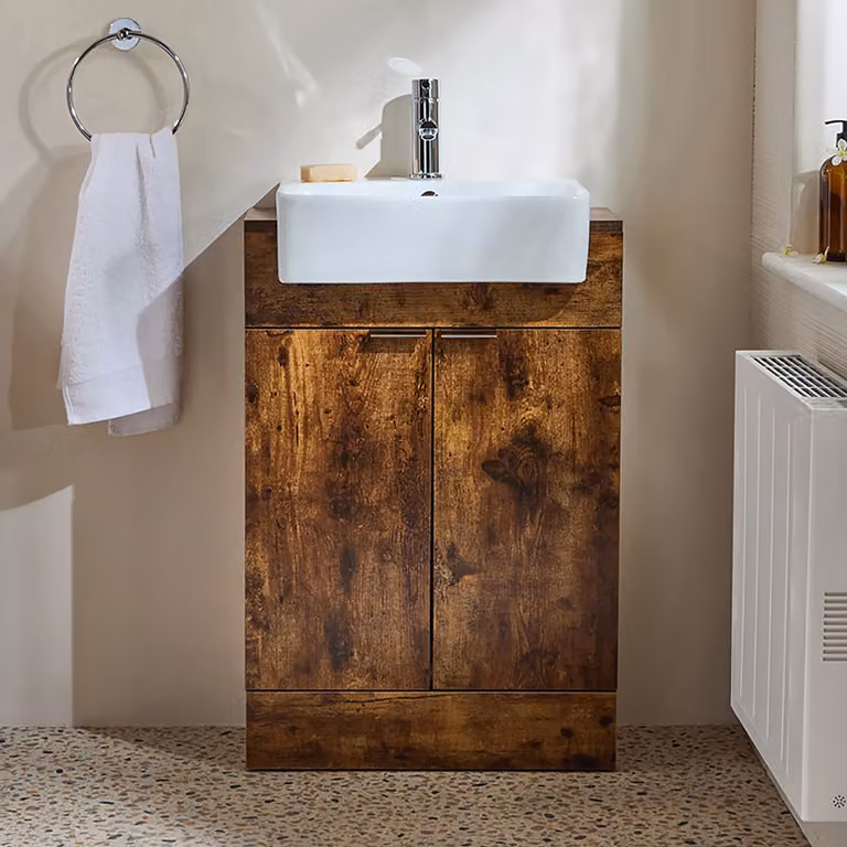 Mobile Bagno a Terra Rovere Scuro da 550mm con Lavabo e Maniglie con Impugnatura a Dito Cromate - Cluo