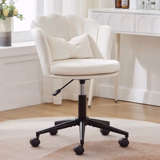 Poltrona Design Minimal in Tessuto con Schienale a Petalo, Girevole a 360 Gradi e Cuscino Lombare, Colore Beige o Bianco