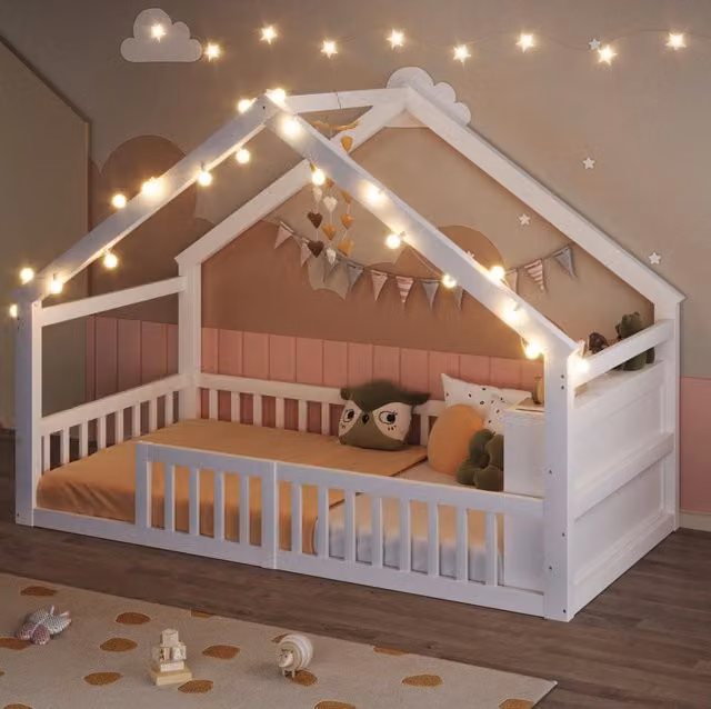 Letto per bambini a casetta 90x190 cm con sponde e scaffali, bianco