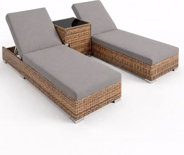Set 2 Lettini Prendisole In Polyrattan Con Tavolino Contenitore E Cuscini Schienale Regolabile 5 Posizioni Sdraio Da Giardino Terrazzo Piscina 184 x 60 x 21 Cm Marrone Chiaro E Grigio