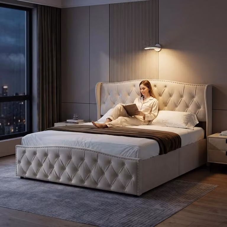 Letto imbottito in velluto ProximaX 160x200 cm beige con contenitore – Struttura letto con sistema idraulico, testiera ondulata e bordatura con rivetti, letto matrimoniale moderno