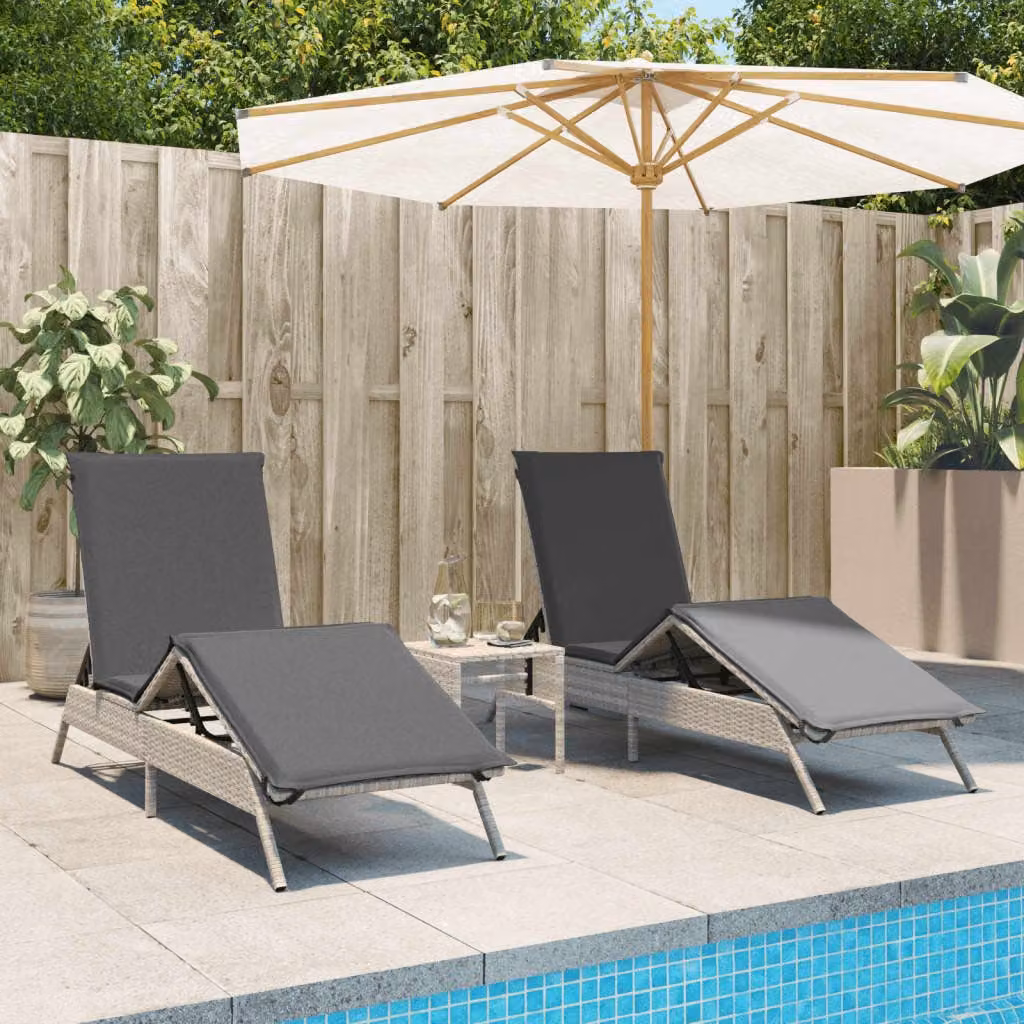 Set di 2 lettini prendisole con tavolino vidaXL in polyrattan grigio chiaro con poggiatesta regolabile