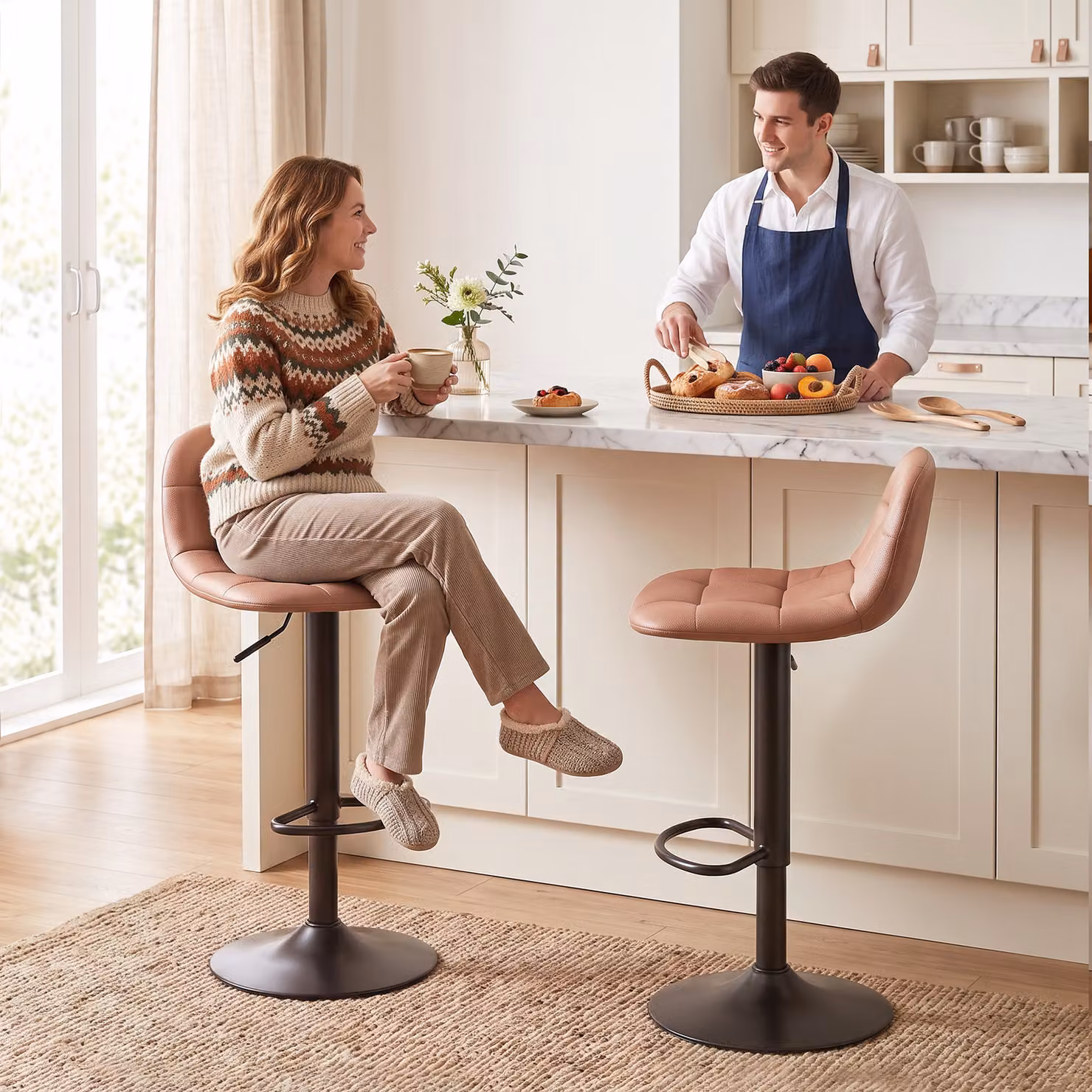 Set di 2 sgabelli da bar girevoli 360° HOMCOM in similpelle marrone scuro con altezza regolabile da 76 a 98 cm – 2