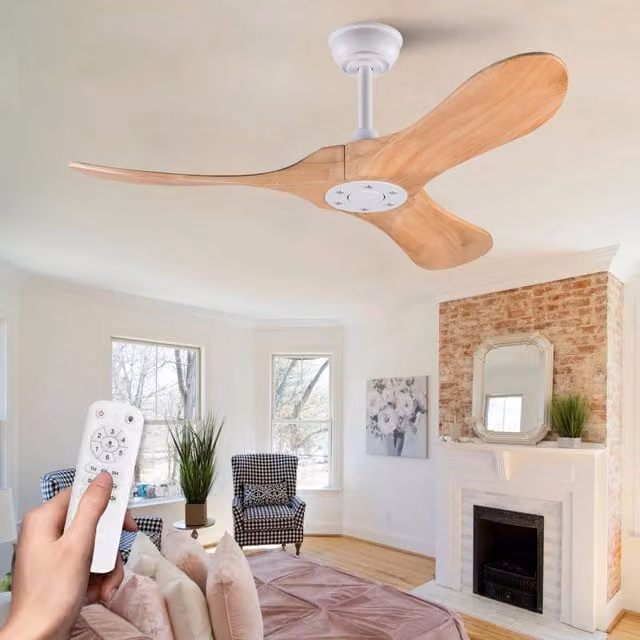 Ventilatore da soffitto MODFU in legno con telecomando, motore silenzioso e timer, bianco e marrone