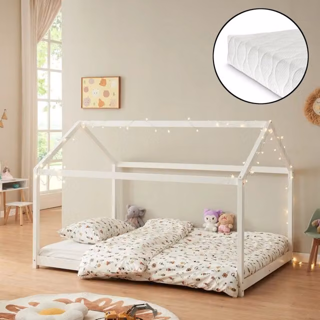 Letto per cameretta Cerro a forma di casetta con materasso in en.casa, legno di pino bianco laccato, L/P/H: 200 x 140 x 146 cm