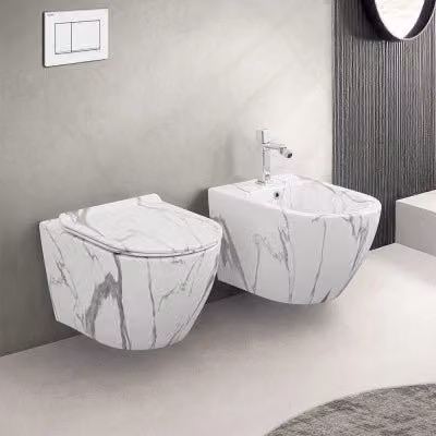 Sanitari sospesi Rimless Tokyo Inbagno in ceramica effetto marmo bianco
