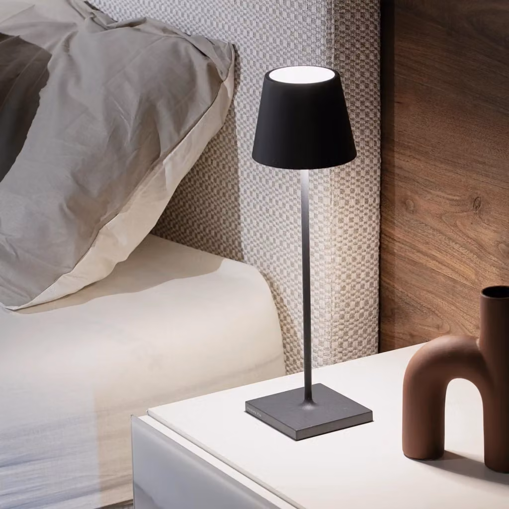 Lampada da tavolo a LED Zafferano Poldina Pro Grigio scuro ricaricabile e dimmerabile con tecnologia touch e protezione IP54 – 2