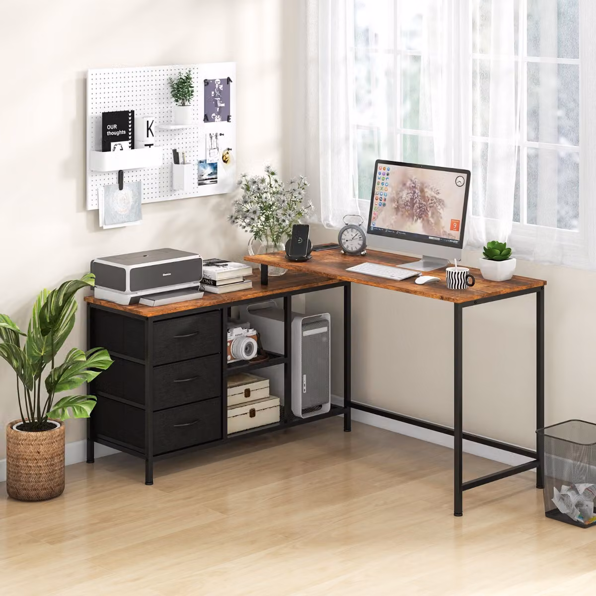 Scrivania angolare a forma di L Costway con prese, struttura in metallo e legno marrone, ideale per home office