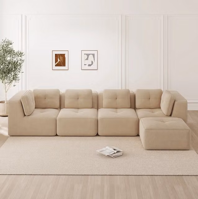 Divano angolare modulare in velluto a coste beige con seduta profonda e piedini antiscivolo
