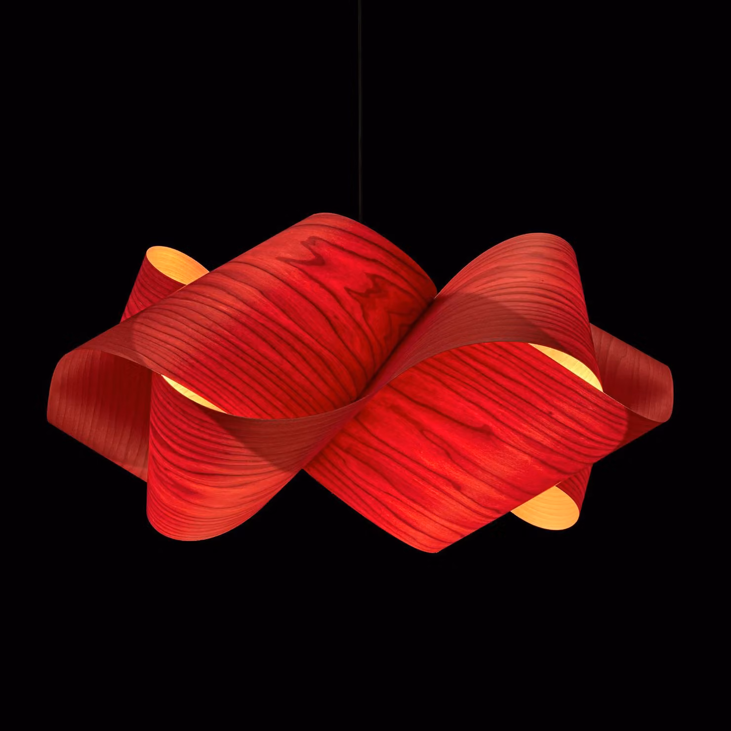 LZF LAMPS Lampada a sospensione Swirl, dimmerabile, Rosso, Soggiorno / Sala da pranzo, Legno, Design, Lampada a sospensione