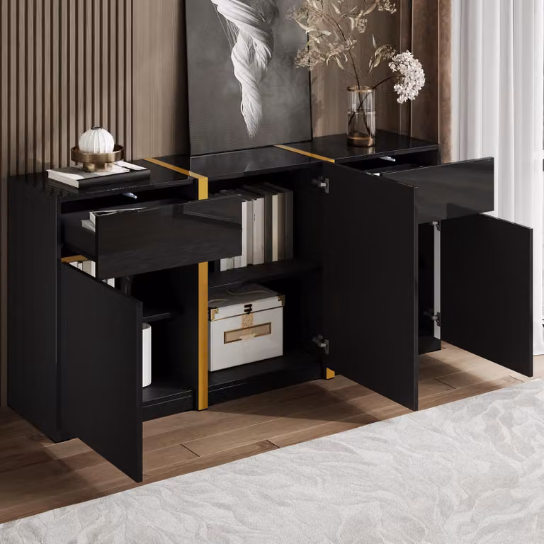 Comodino alto con finitura lucida, superficie decorativa e dettagli dorati. Mobile contenitore con cassetti e ante, ideale per il soggiorno o la sala da pranzo, realizzato in MDF nero