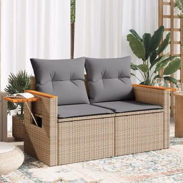 Divano da giardino a 2 posti vidaXL in polyrattan con cuscini beige e grigi e struttura in legno di acacia – 1