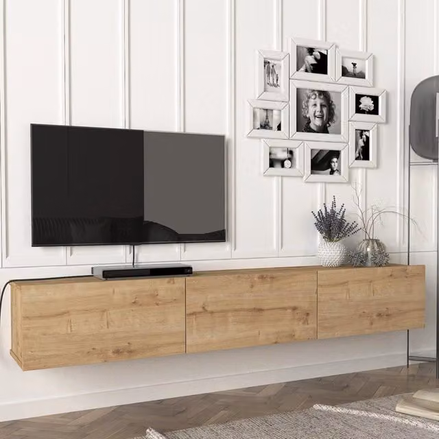 Mobile TV da parete Vihti en.casa con 3 ante a ribalta in effetto rovere marrone - L: 180 cm, P: 31 cm, H: 29,5 cm