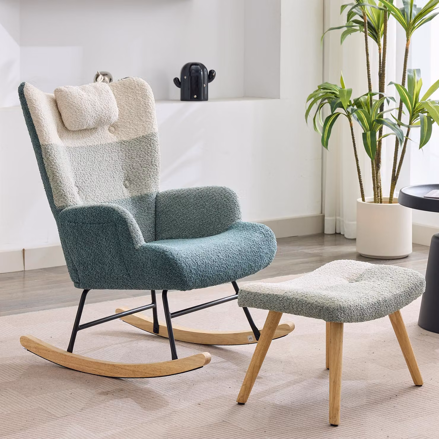 Poltrona a dondolo in tessuto bouclé con design patchwork a righe multicolore, schienale alto, braccioli e pouf incluso per il tuo relax in soggiorno o camera da letto – 2