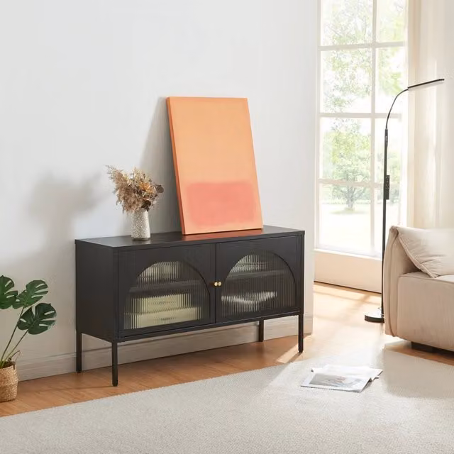 Mobile TV Karlskrona en.casa con ante a vetrata in metallo e vetro, colore nero opaco, L 115 cm x P 35 cm x H 64 cm