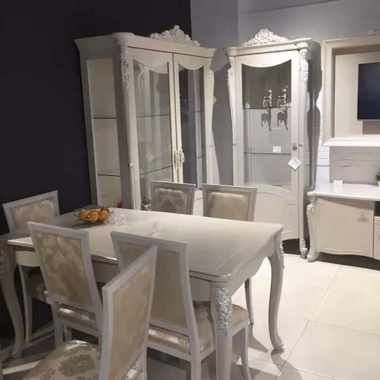 Set da pranzo completo in legno di pioppo stile shabby chic bianco anticato argento e oro con tavolo rettangolare estensibile e sedie Mobili 2G