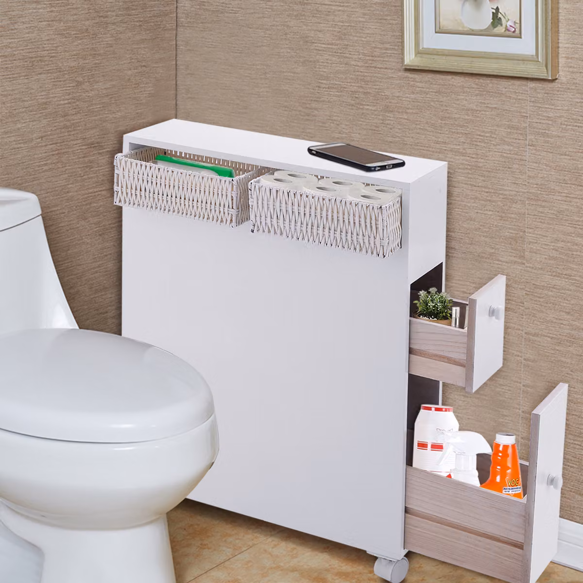 Armadio da bagno Costway in legno MDF bianco con cassetti, cesti e porta scopino con ruote per piccoli spazi