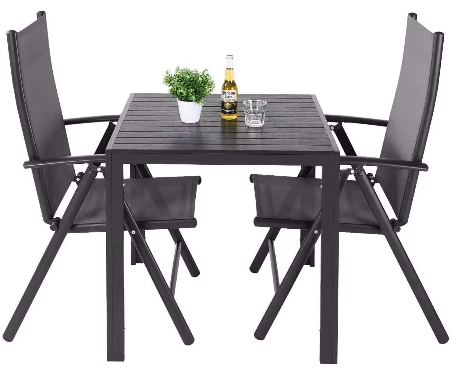 Set da giardino composto da 3 pezzi per uso esterno: un tavolo e 2 sedie. Realizzato in alluminio e WPC (legno-plastica composita). Le sedie hanno schienali alti e regolabili. Il tavolo misura 75x75x72 cm. Il set è completamente nero