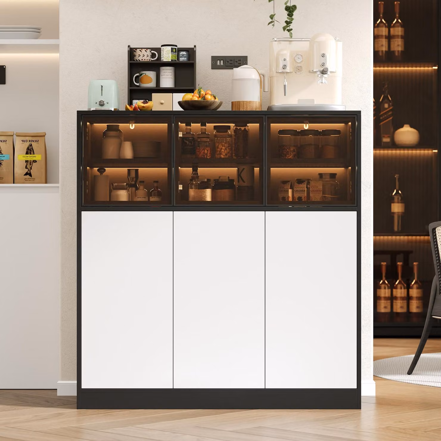 Mobile contenitore moderno con illuminazione, 3 ante in vetro, 3 ante bianche, ideale come mobile TV o contenitore per il soggiorno o l'ingresso. Dimensioni: 100x40x105 cm. Colore: bianco e nero