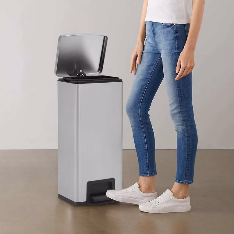 vidaXL Pattumiera a Pedale in Acciaio Inox Argento con Chiusura Soft Close e Secchio Interno Rimovibile, Capacità 30 L