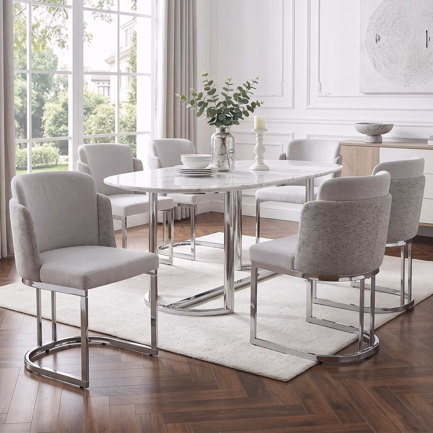 Quattro sedie da pranzo modello Flieks, con gambe argentate, comode e traspiranti, rivestite in tessuto chenille. Ideali per la cucina o la sala da pranzo. Colore: grigio chiaro e argento