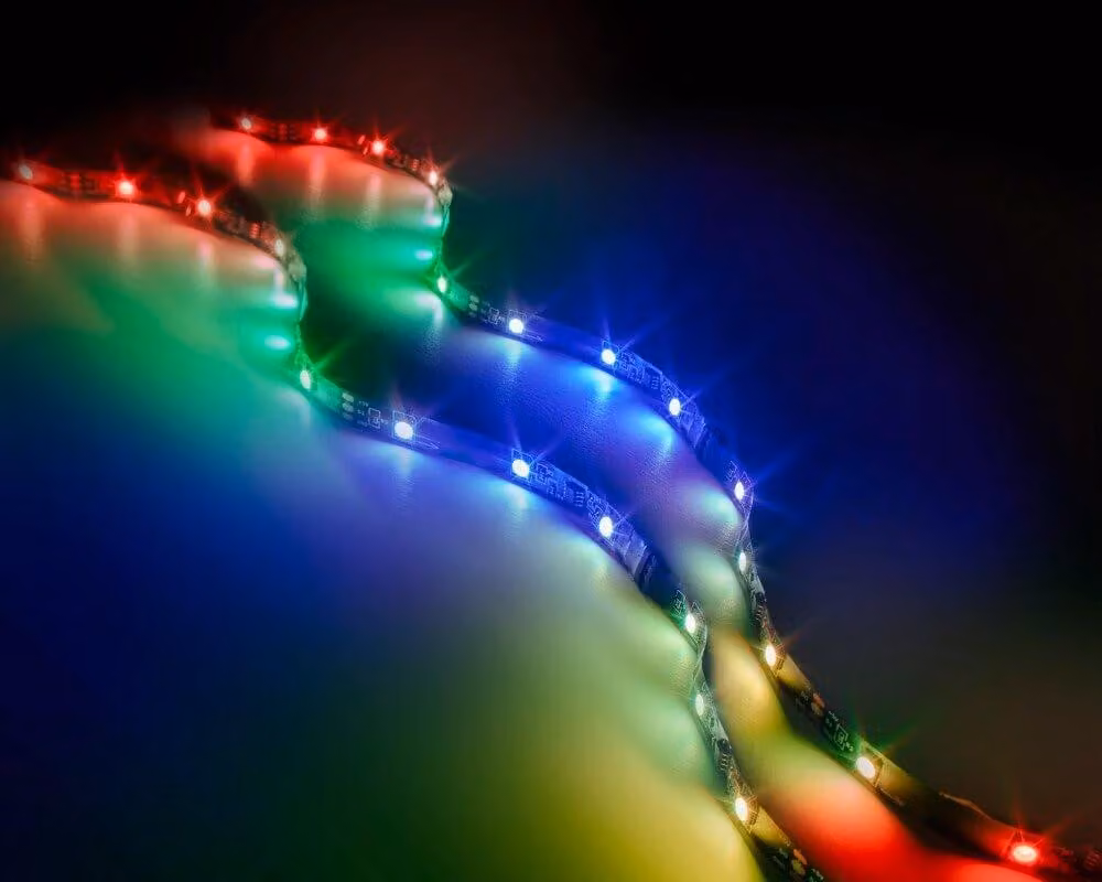 Striscia LED RGBWW per TV e PC retroilluminazione gioco luce sala giovani