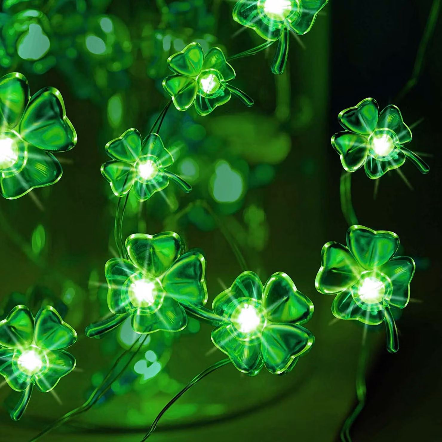 Catena luminosa a forma di trifoglio, lunghezza 3 metri, 30 LED verdi, alimentazione a batteria, 8 modalità