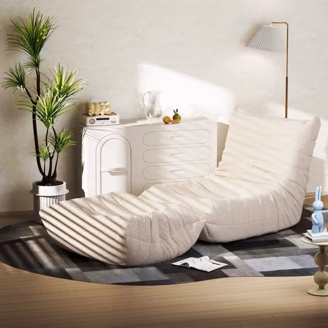 Poltrona sacco beige in morbido tessuto teddy con imbottitura in schiuma ad alta densità