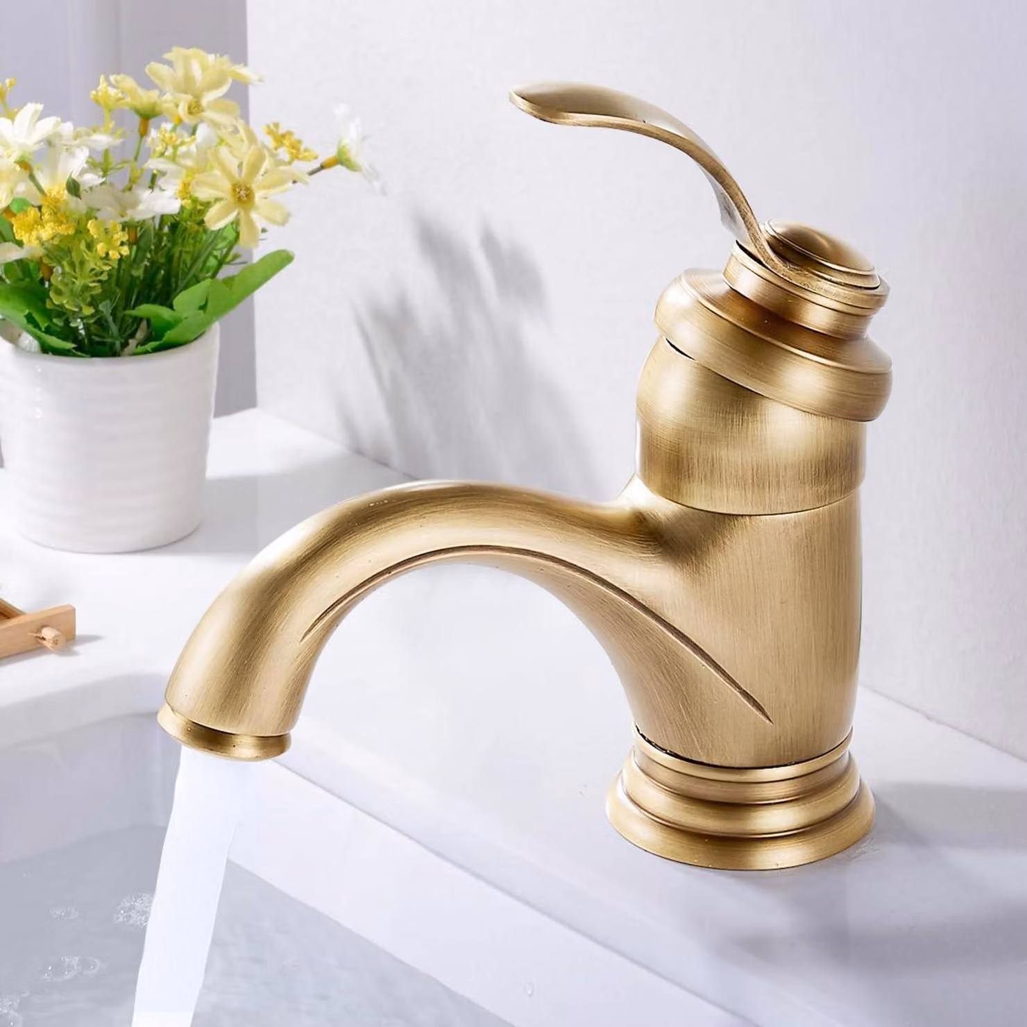 Miscelatore per lavabo in ottone, stile retrò, monocomando, con erogatore basso, attacco G3/8