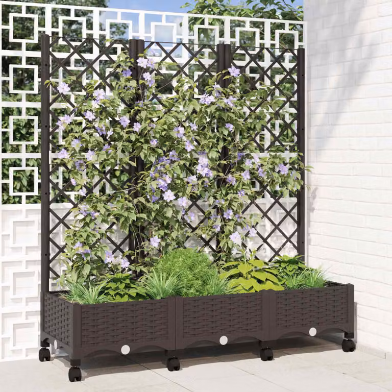 vidaXL Vaso da giardino con grigliato e ruote Marrone in plastica L: 120 cm, P: 40 cm, H: 131,5 cm