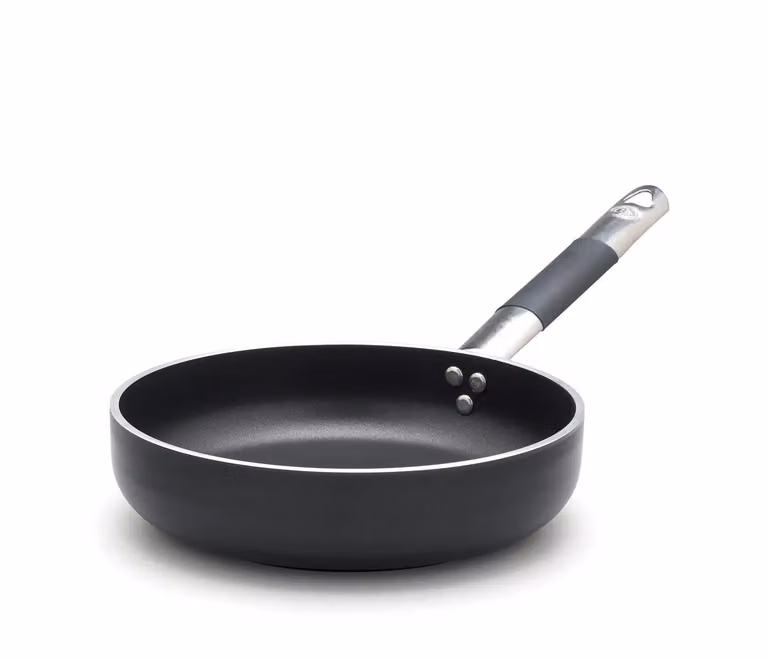 Padella Dritta AlBlack in alluminio antiaderente 5mm, per induzione con manico “cool”, diam. 20cm